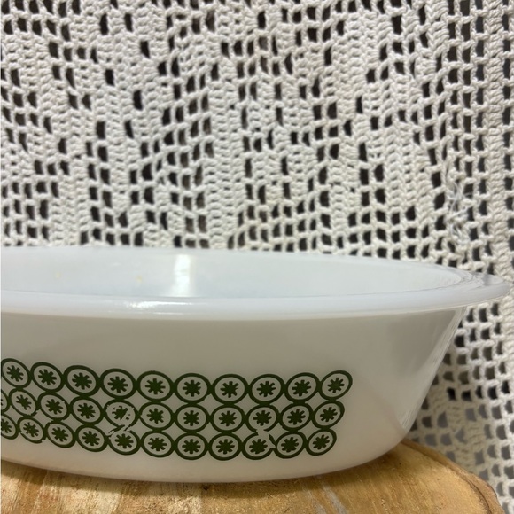 Vintage “Glassbake #235” 1 qt. Oval MCM Green Patterned Glass Dish/Bow/ - Picture 8 of 10